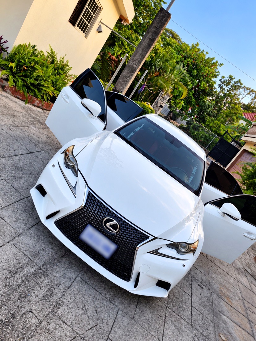 2015 Lexus IS 250 photo 1