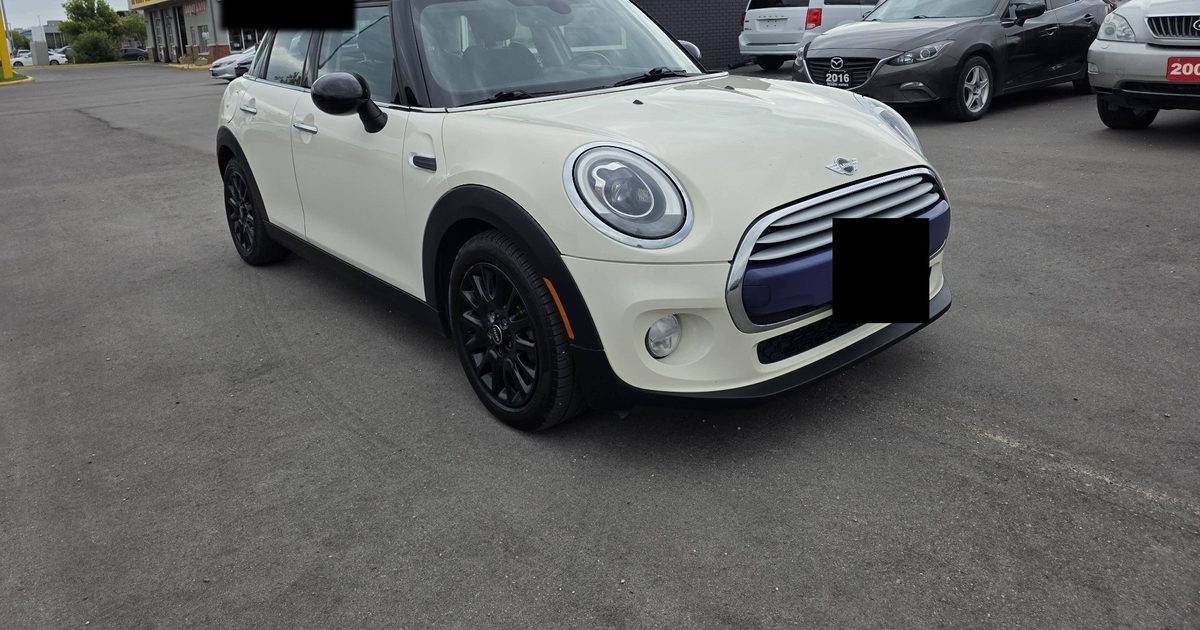 2015 MINI Cooper 5 Door photo 1