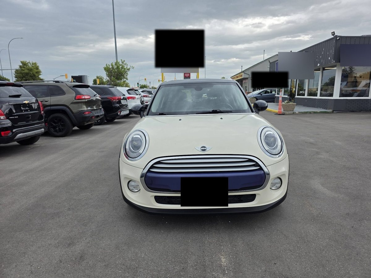 2015 MINI Cooper 5 Door photo 2