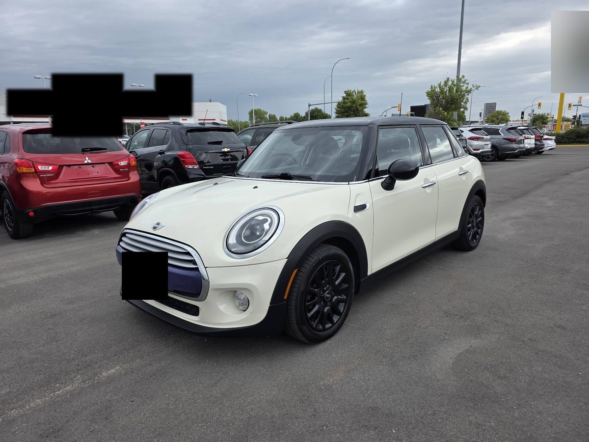 2015 MINI Cooper 5 Door photo 3