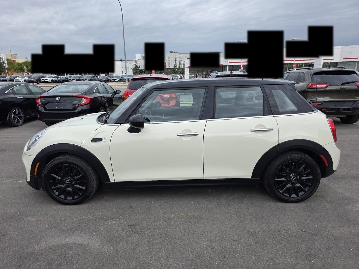 2015 MINI Cooper 5 Door photo 4