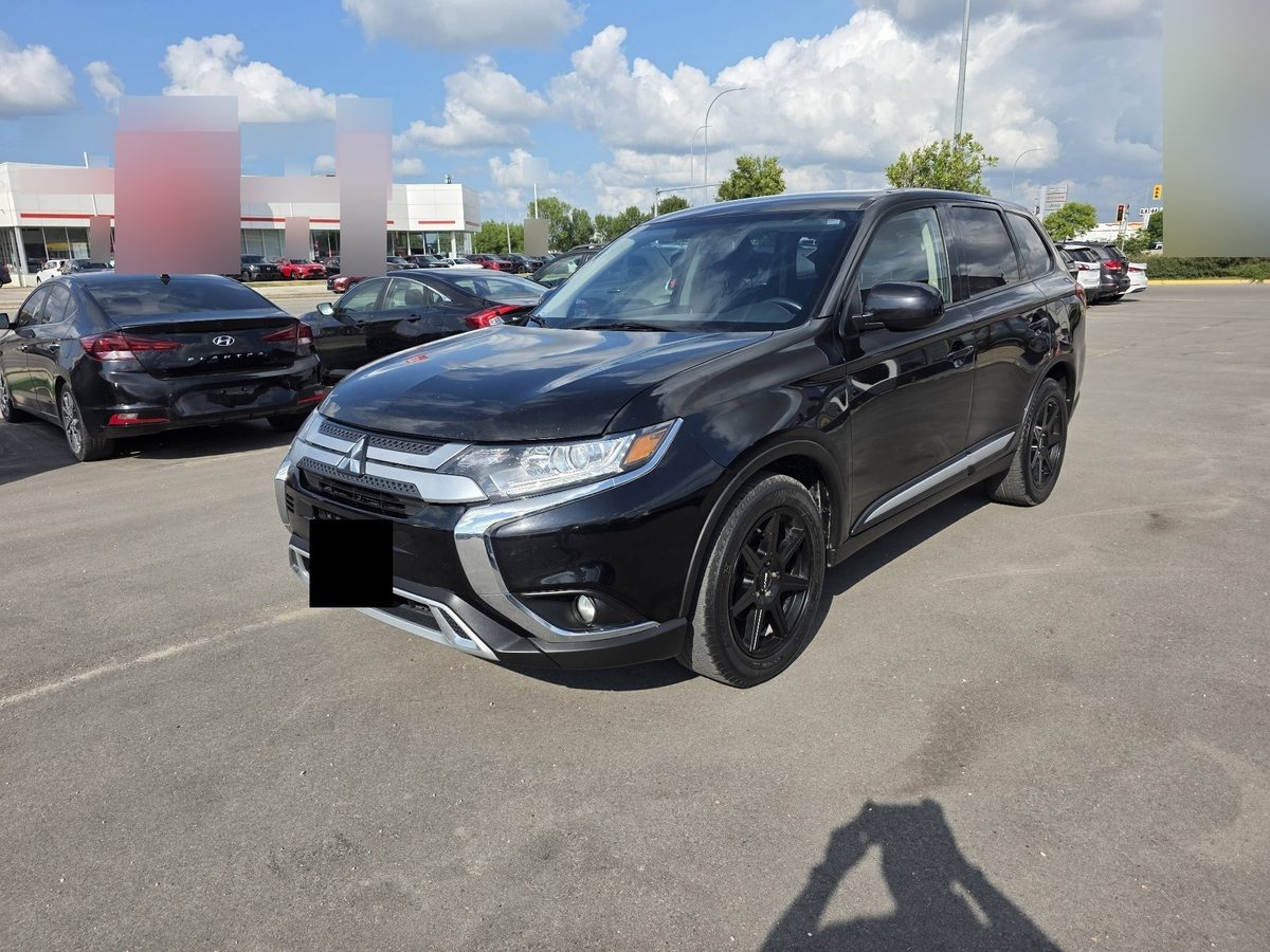 2020 Mitsubishi Outlander photo 3