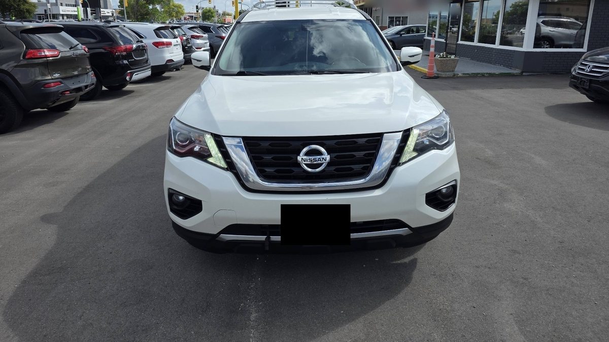 2017 Nissan Pathfinder photo 2