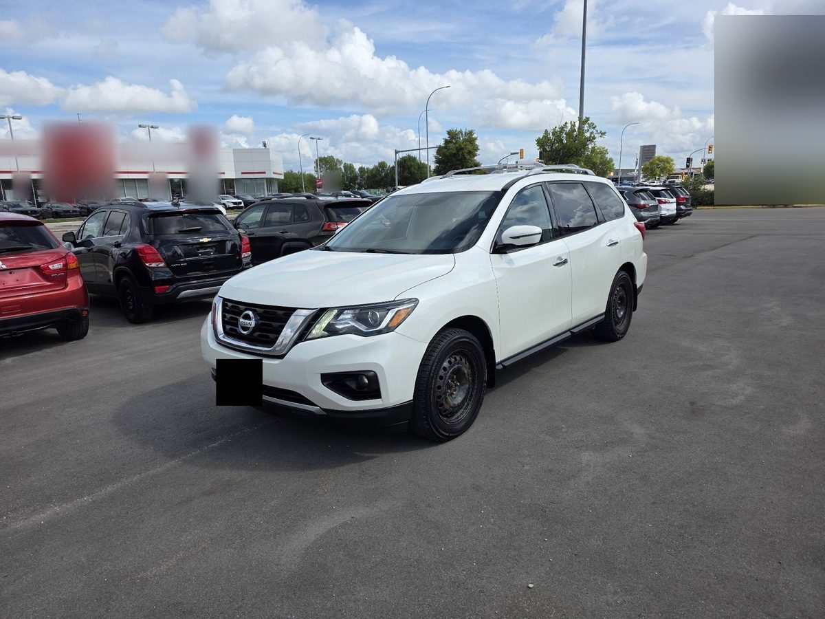 2017 Nissan Pathfinder photo 3