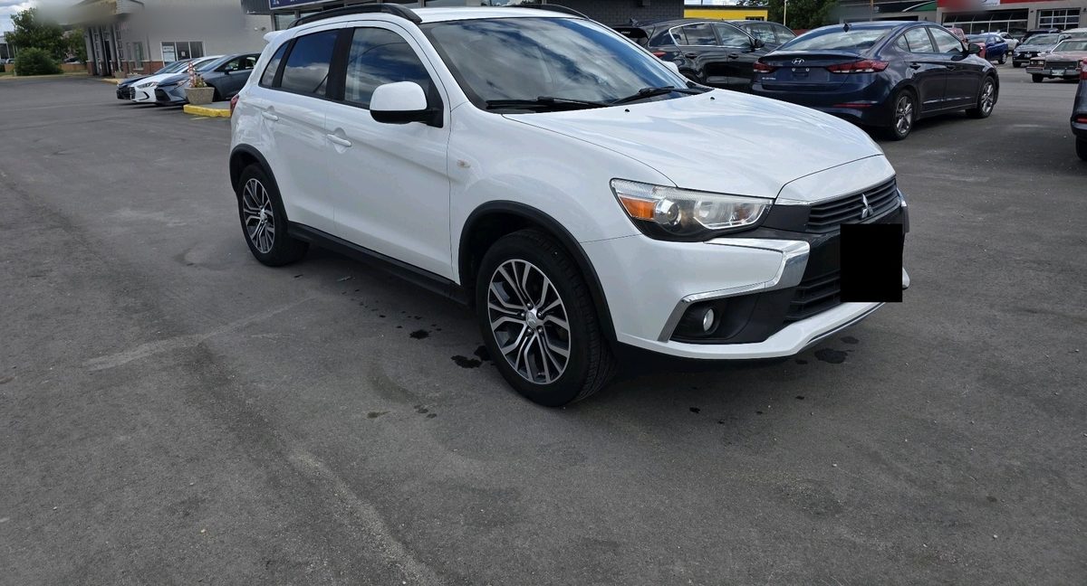 2017 Mitsubishi RVR photo 1