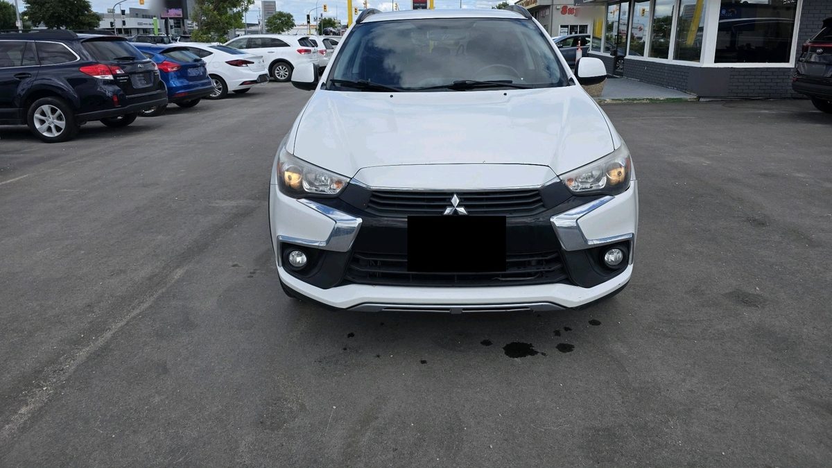 2017 Mitsubishi RVR photo 2